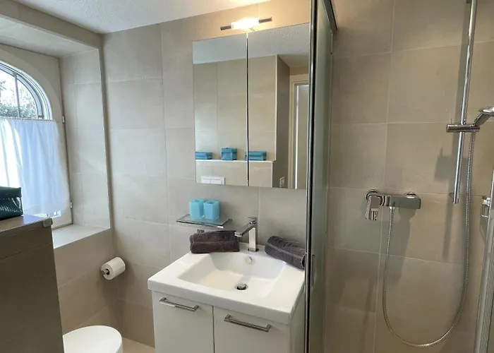 Aurora By Fewotessin