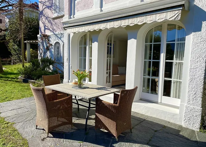 Aurora By Fewotessin